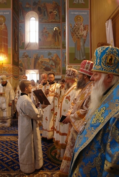 Богослужение в Николаевском женском монастыре
