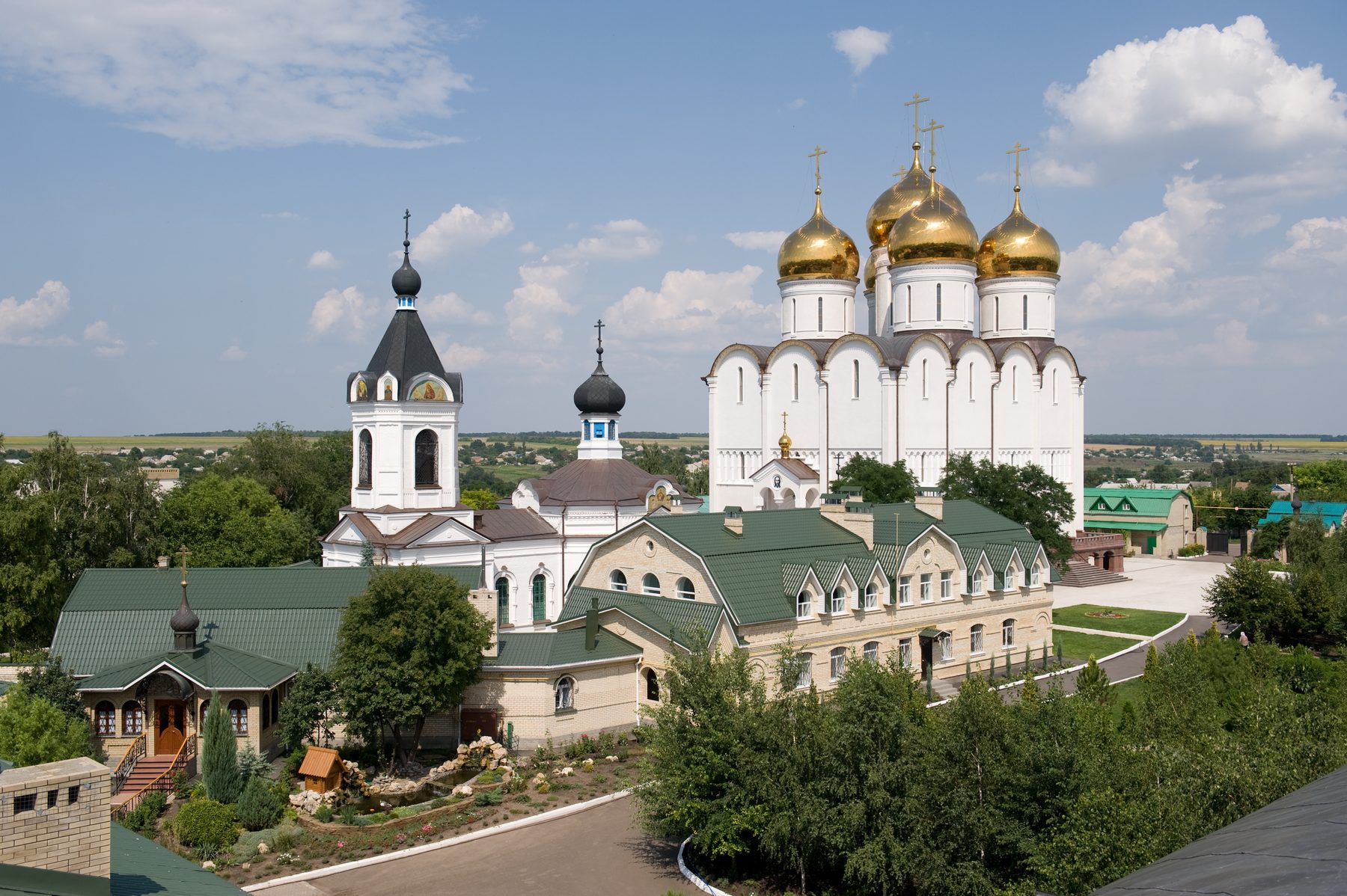 Свято-Успенский Николаевский женский монастырь — вид на монастырский ансамбль