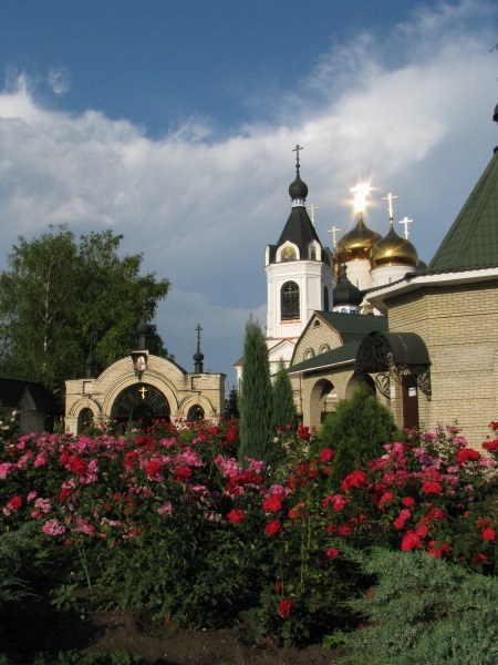 Храм и розы